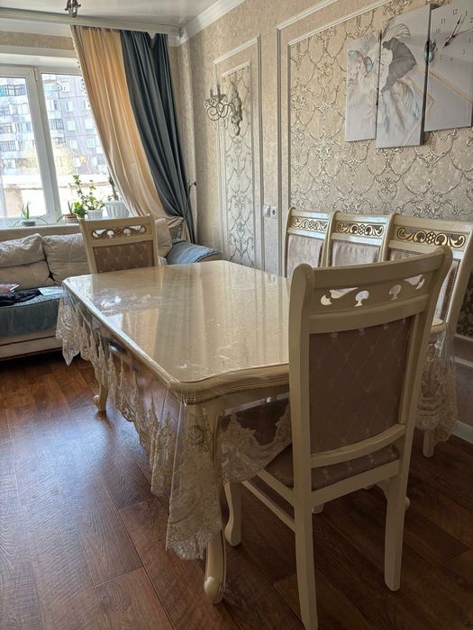 Продам стол со стульями за 270000 тенге