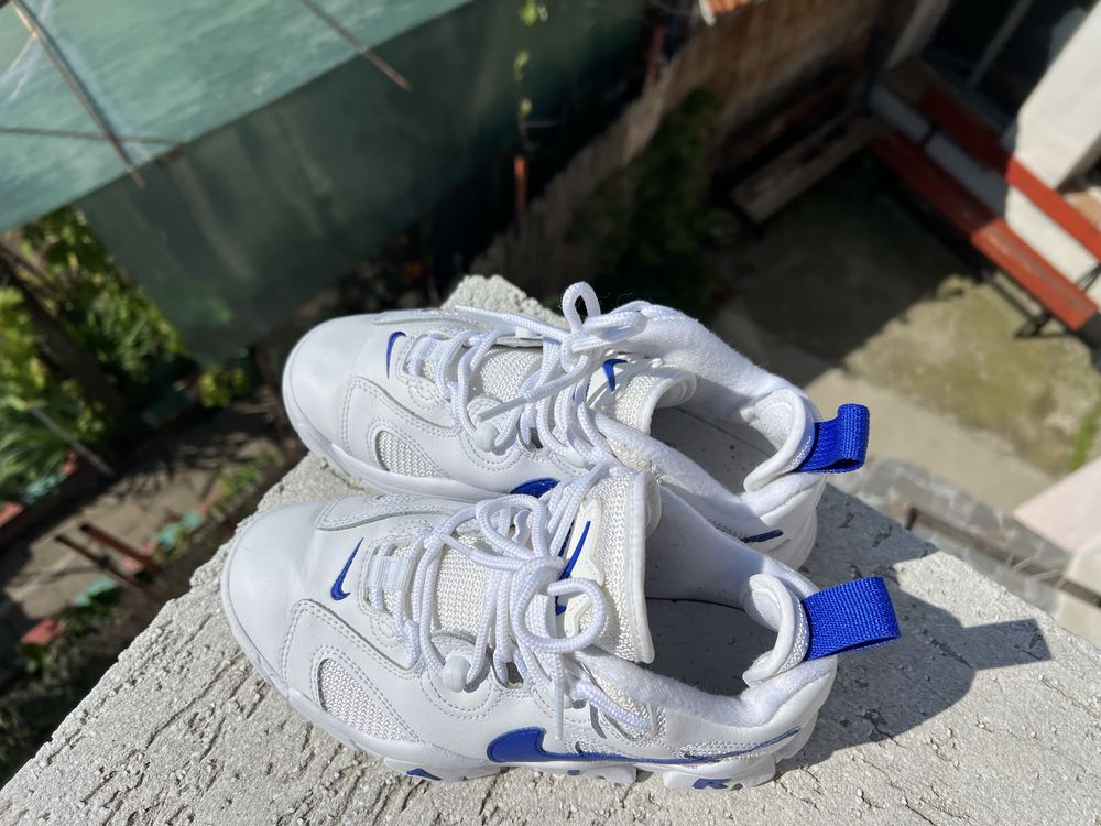Nike Air Barrage Low 36
