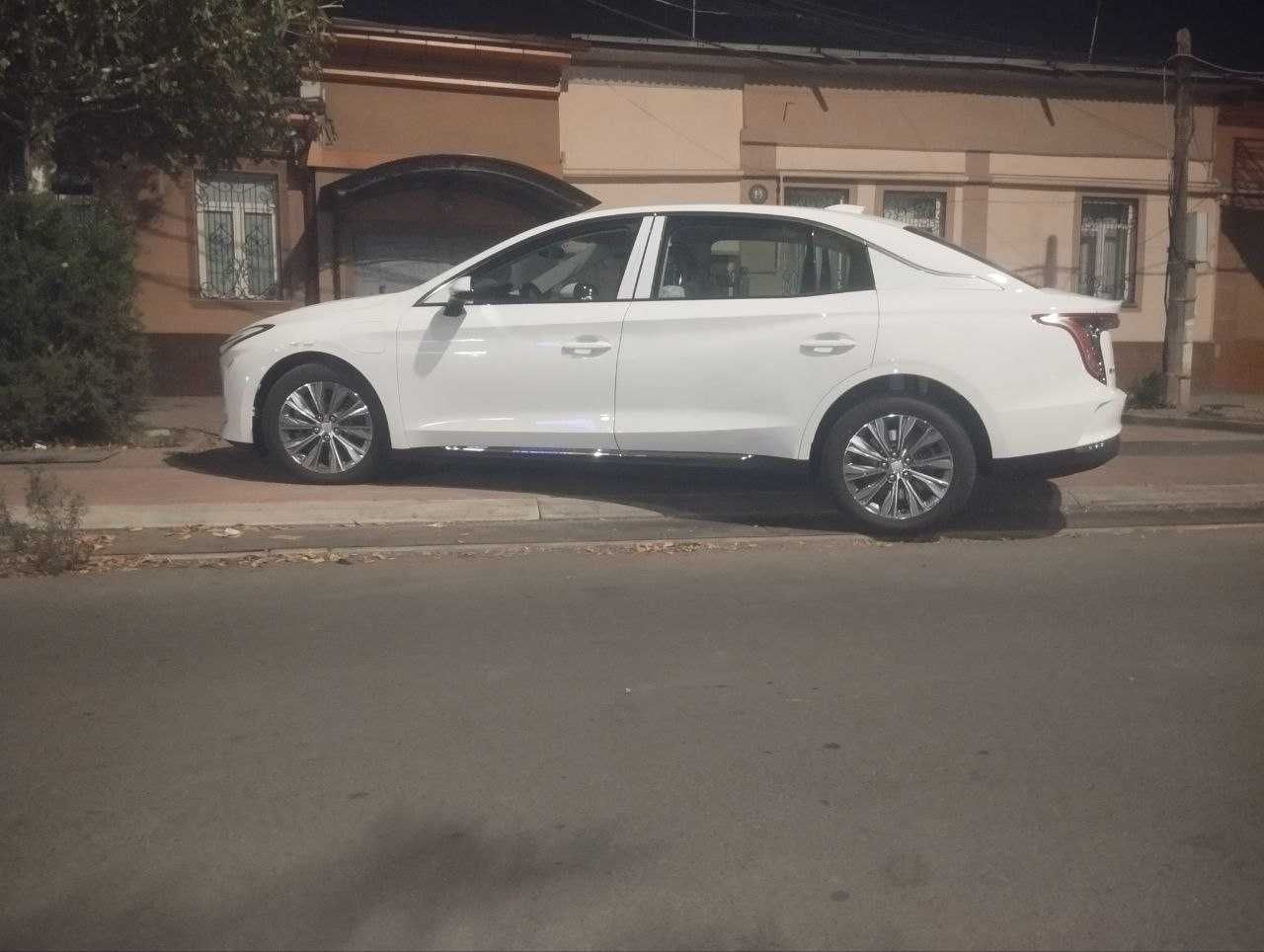Honqi eqm5 sotiladi