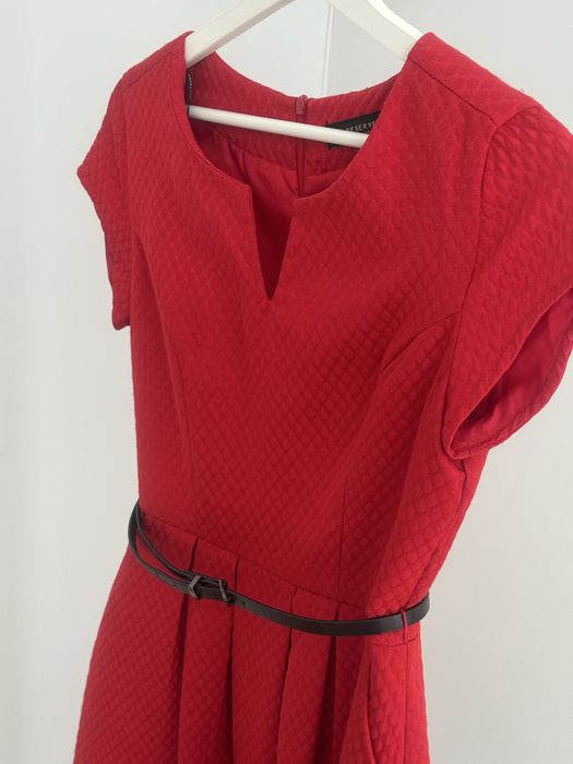 Червена рокля Reserved