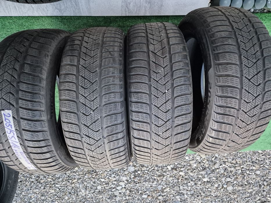 Vând cauciucuri 205/55/16 M+S // Runflat// Pirelli  set complet