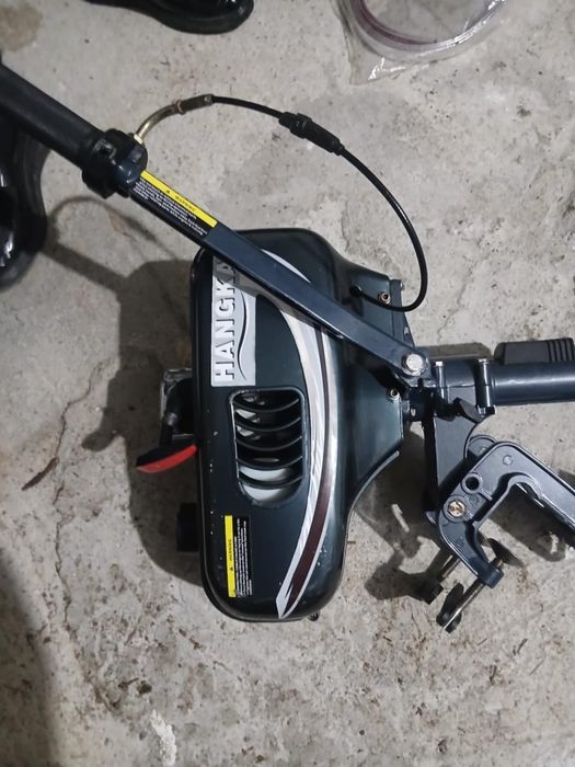 Vând motor de barca