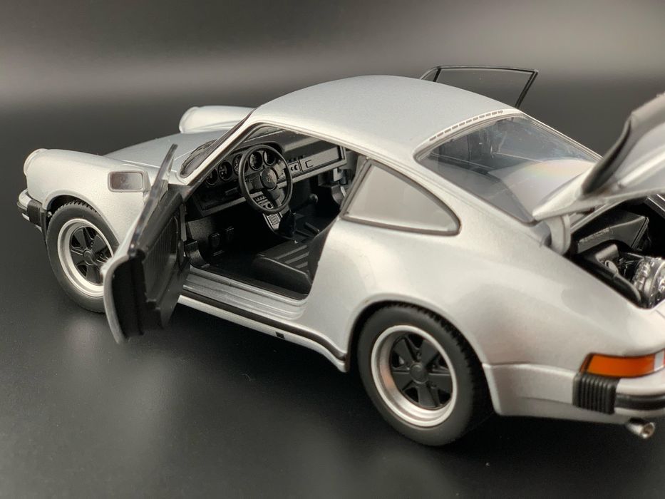 Macheta auto Porsche 911 Turbo 930 , Welly, 1/24