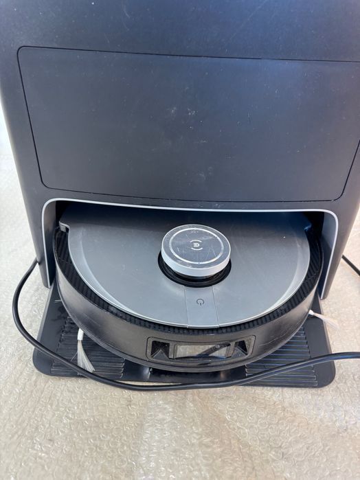 Aspirator robot ECOVACS DEEBOT X1 OMNI cu funcție de spălare