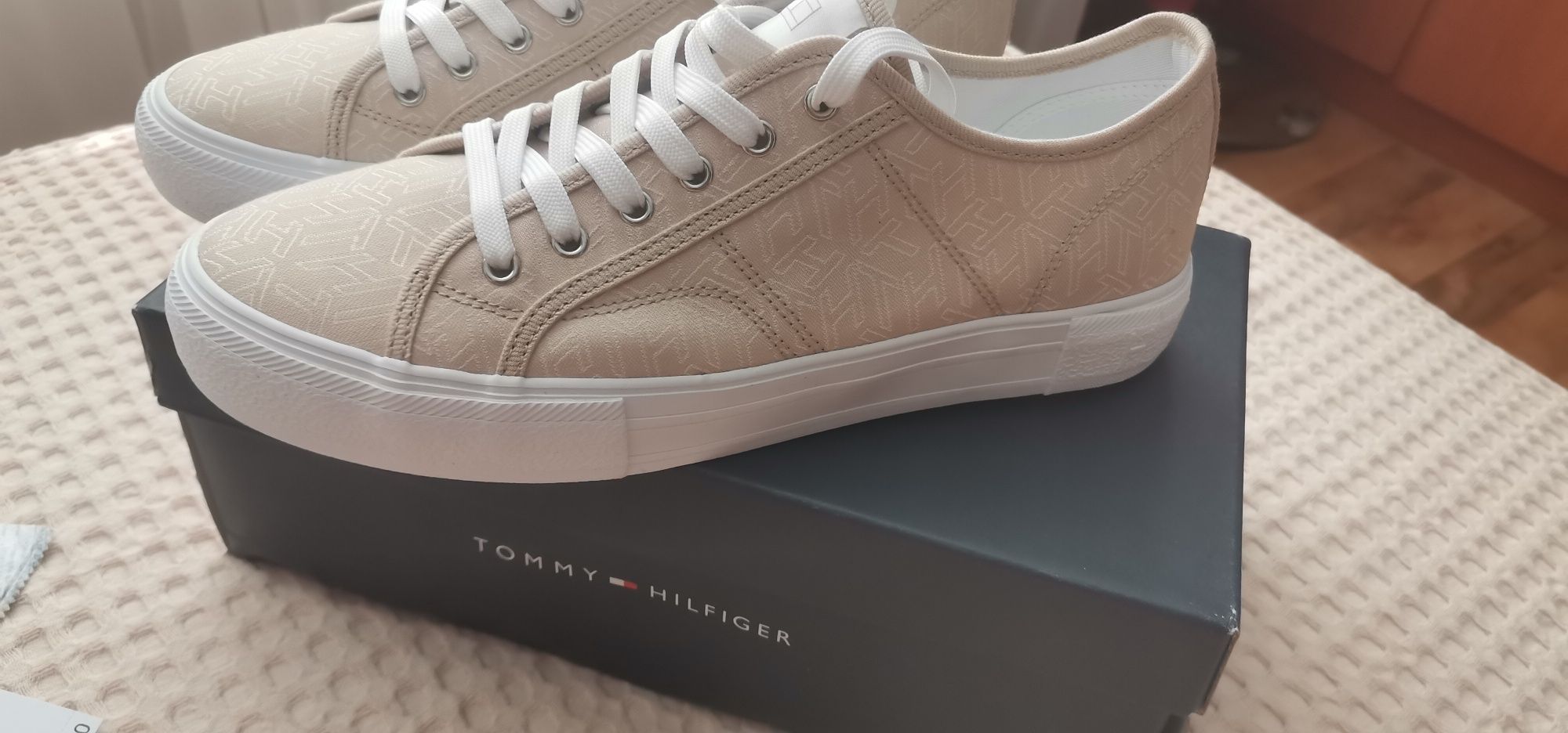 Teniși Tommy Hilfiger  mărime 42