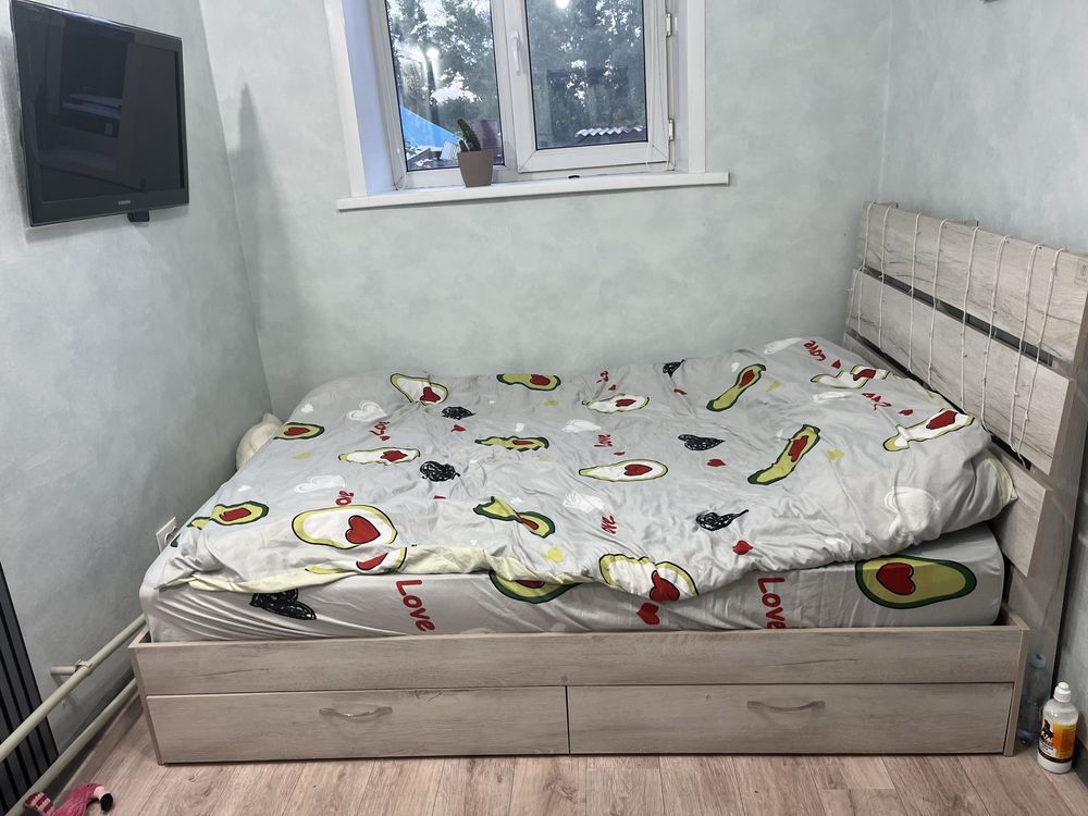 Кровать с матрасом