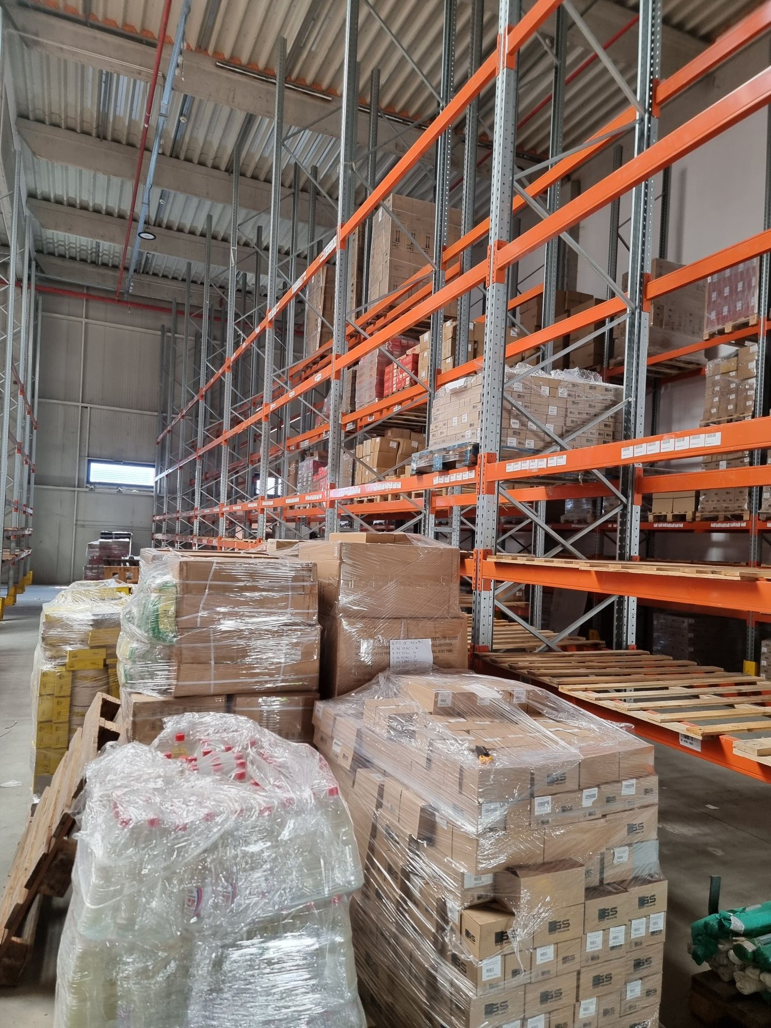 Rafturi metalice industriale reglabile 
Avem orice dimensiuni livram i