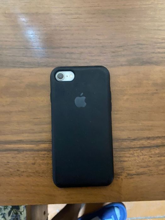 Обменяю  айфон se2020