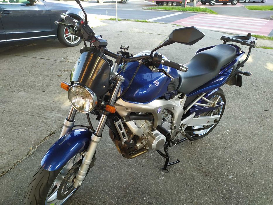 Motocicleta Yamaha FZ6