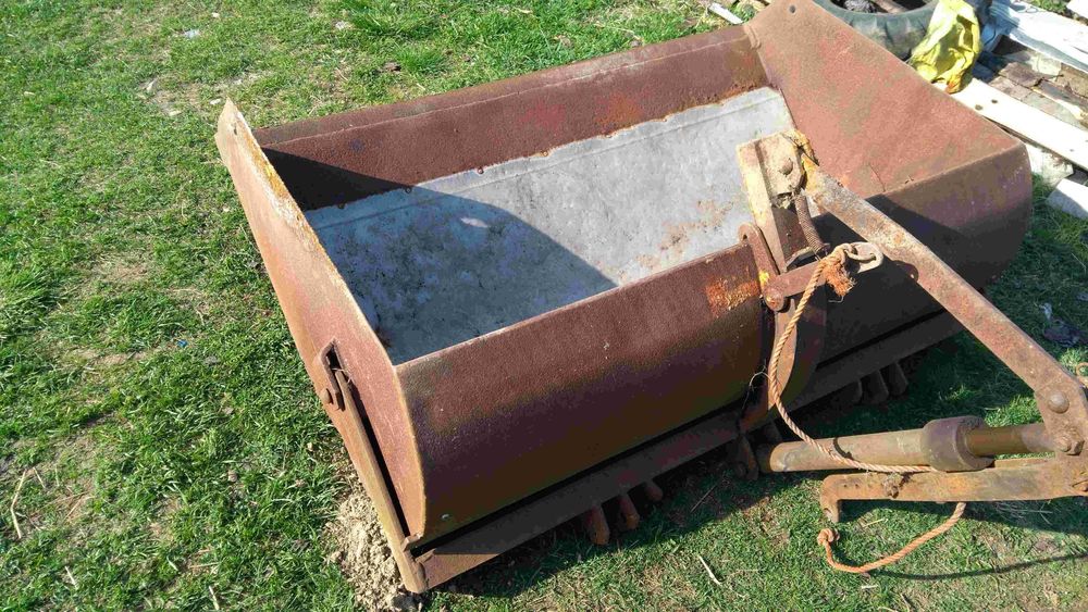 vand sau schimb cupa cu piston basculabila in tiranti