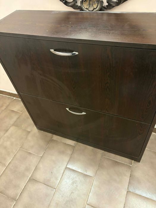 Шкаф за обувки. Много запазен.  100 лв.