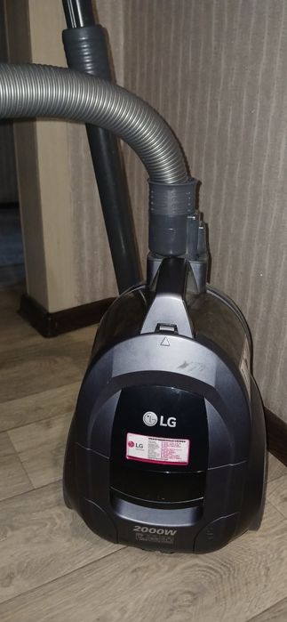 Пылесос LG 2000w мощный