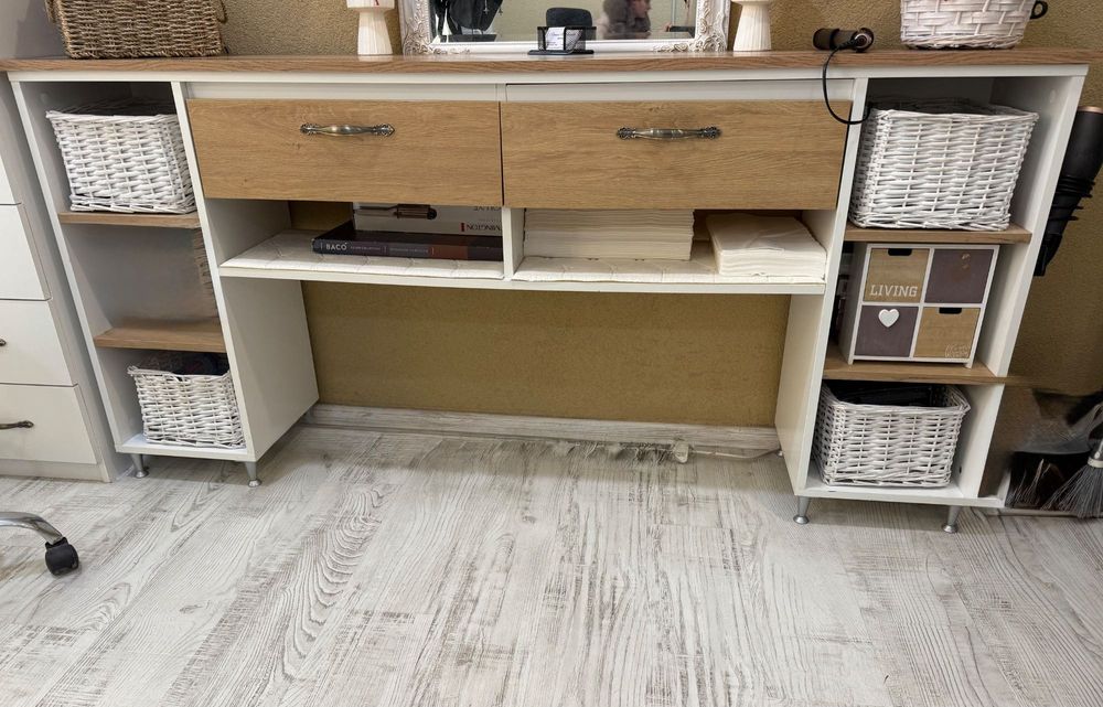 Тоалетка / скрин /