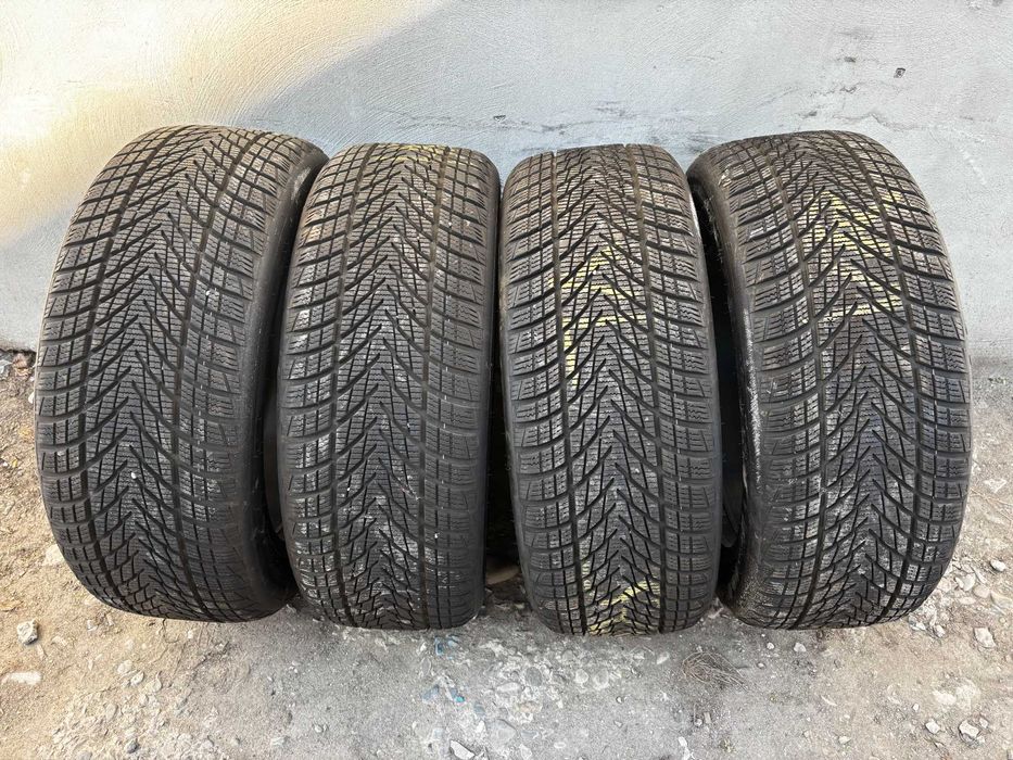 Set 4 anvelope GoodYear Ultra Grip Performance 3 M+S 235 45 R18 ci394