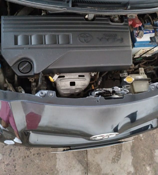 Vând Toyota Yaris 2011