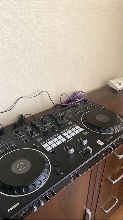 DJ контроллер Pioneer DJ DDJ-REV5