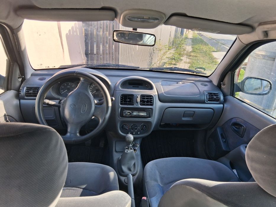 Vând Renault Clio