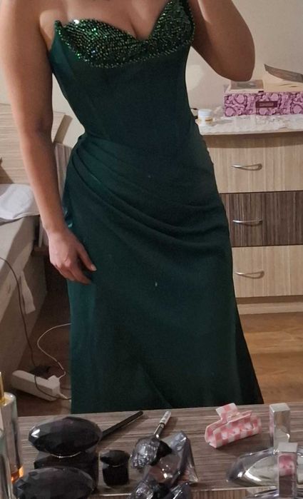 Официална рокля.