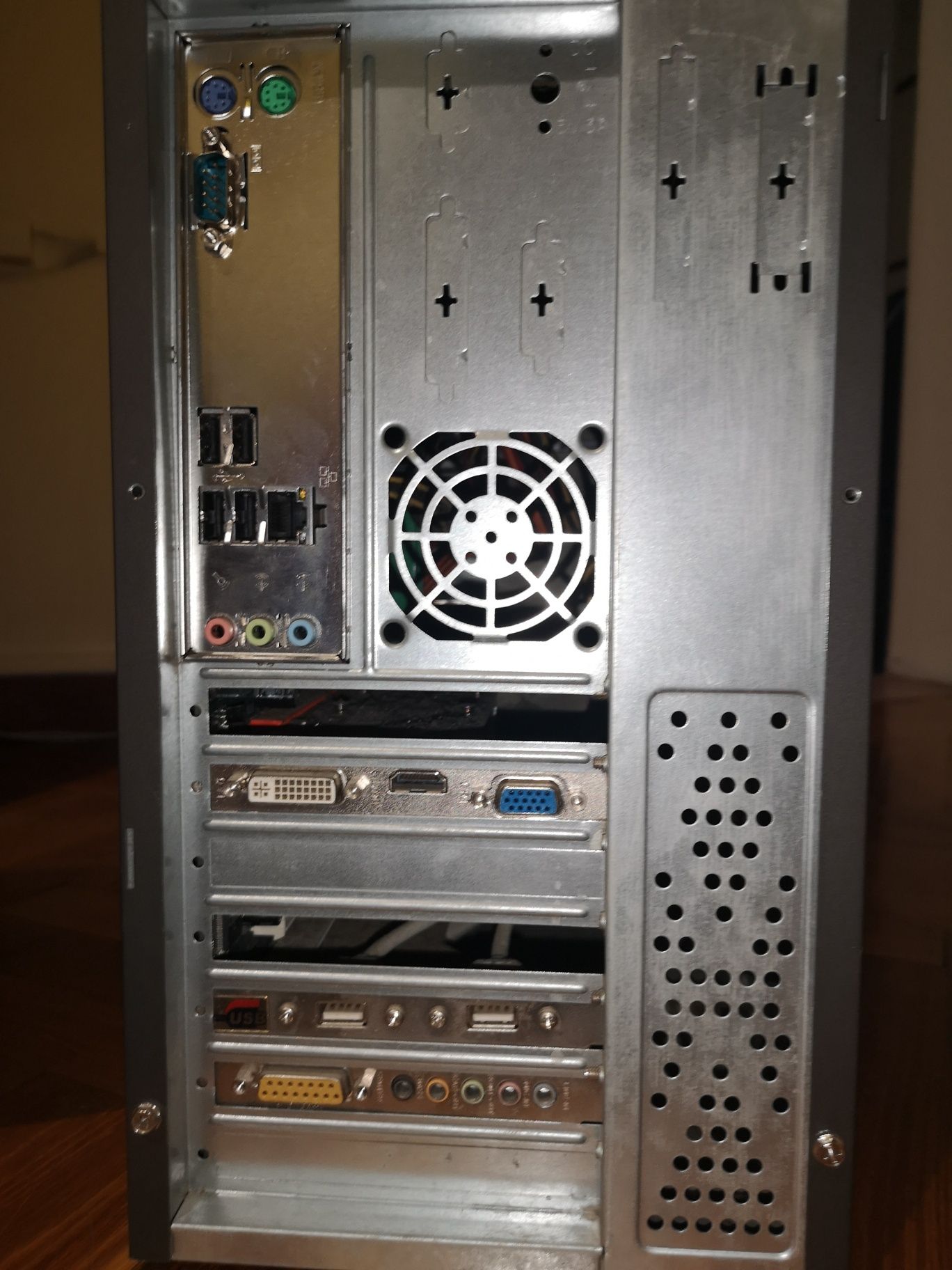 Стационарен компютър Most Computers комплект с 22" монитор LG