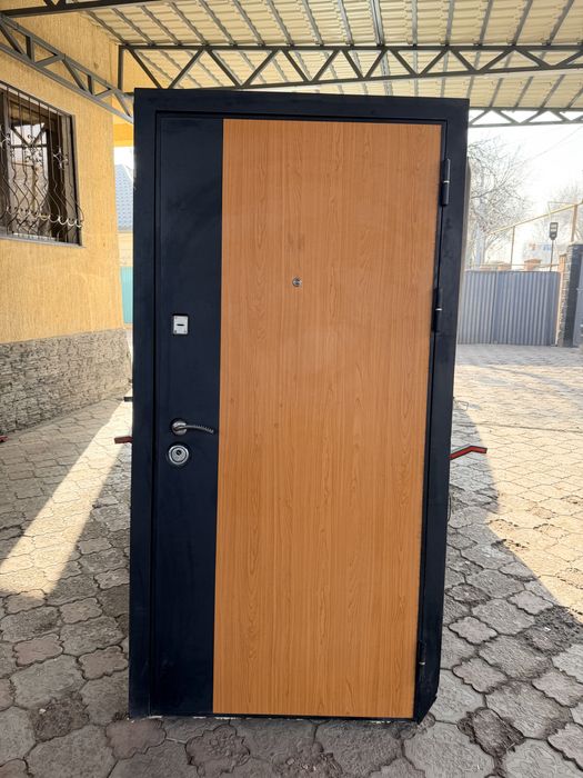 Наружная дверь метал