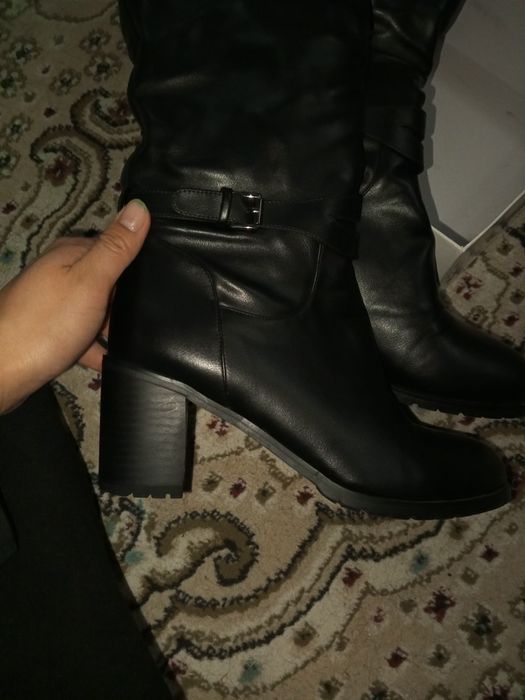 Продам новые сапоги срочно 40 рр