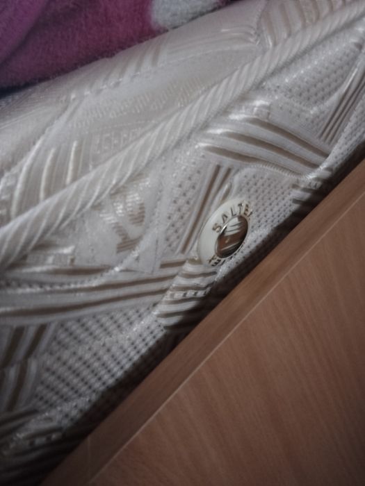 Vând foarte avantajos set dormitor