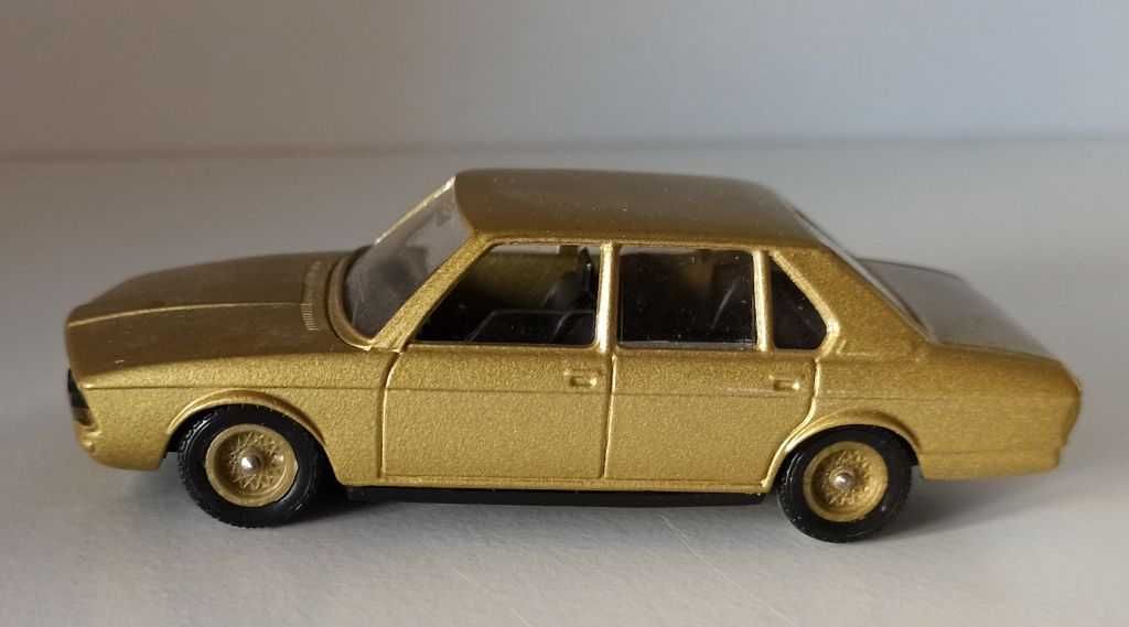 Macheta BMW 530 (E12) Facelift (rechin) 1976 - Solido/Hachette 1/43