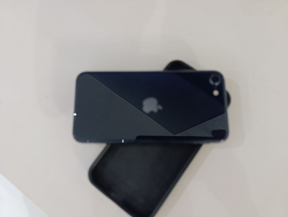 iPhone SE 2020, 64GB
Телефонът е в отлично състояние – работи безупр
