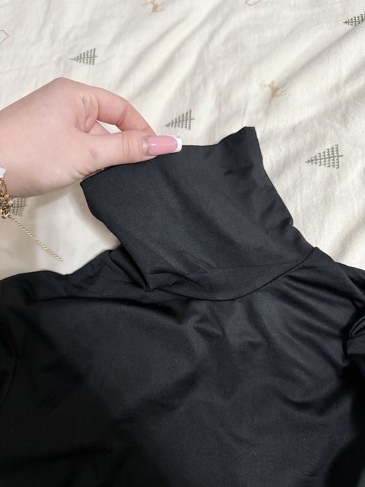 Черна изчистена блуза поло