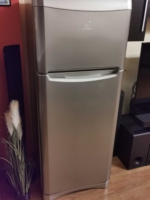 Хладилник с горна камера INDESIT TAN 2S