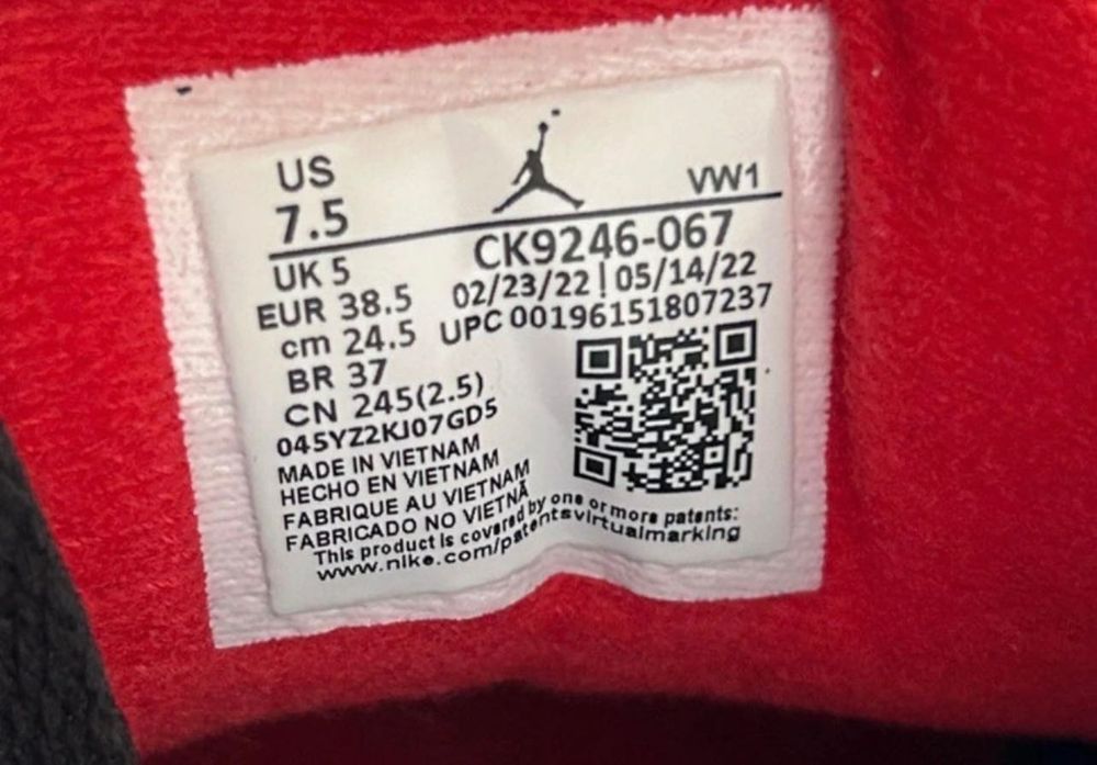 Air Jordan 3 Retro “Black Cement Gold”