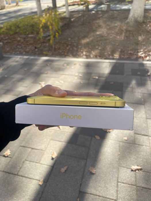 iphone 14 yellow