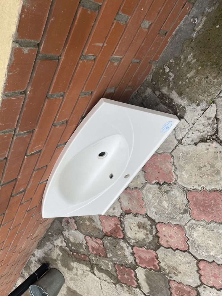 Продам керамическую раковину