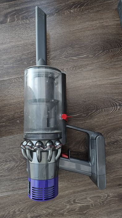 Dyson V10 Perfect funcțional! Baterie Bună, curatat