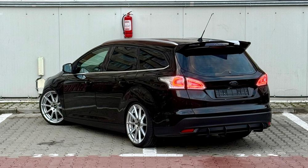 Ford Focus 3 / 1.6 TDCI / Navi / Jante R19