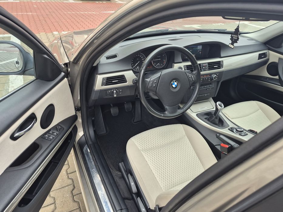 BMW Seria 3 E91 / 320d 184CP Facelift 2011 Individual Panorama