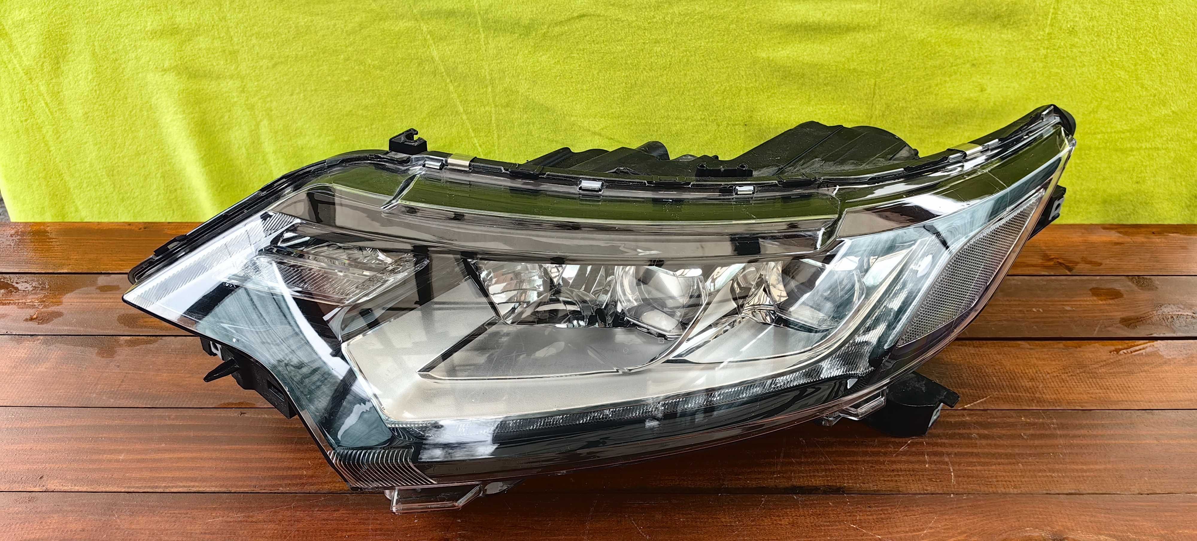 Фар за Mitsubishi Outlander LED III / Митсубиши Аутлендър 3
