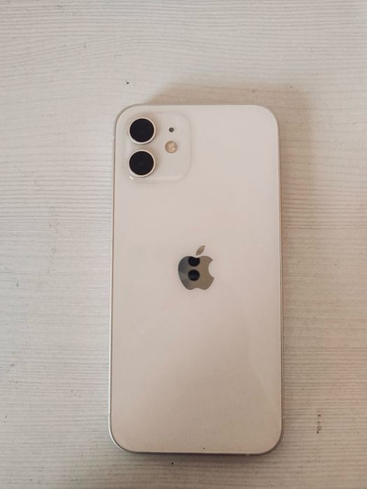 iPhone 12.