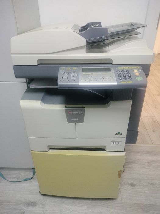 Vând copiatorToshiba e-studio 165, A3/A4