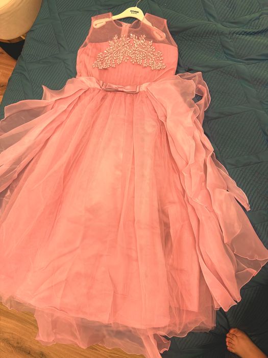 продаю либо даю на прокат платье ,нежно розовый цвет