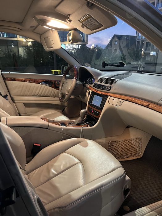 Vând Mercedes-Benz E220 W211