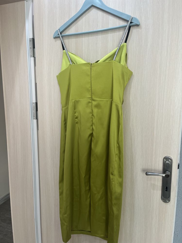 Рокля Zara цвят фъстъчено зелено