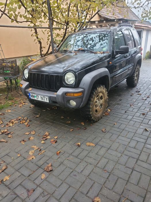 Vand jeep cherokee kj  pret 2500