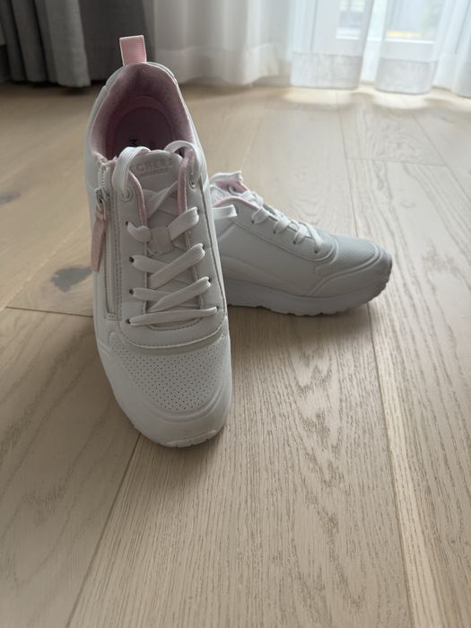 Adidasi Skechers 39