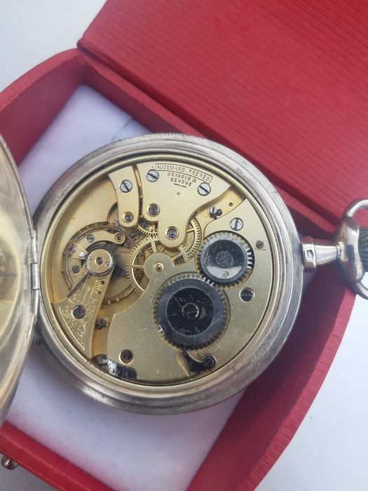 Продавам джобен часовник