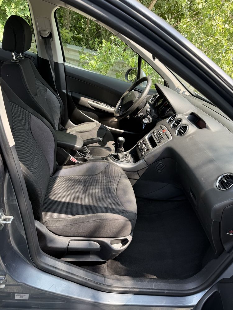 Peugeot 308 1.6i панорама