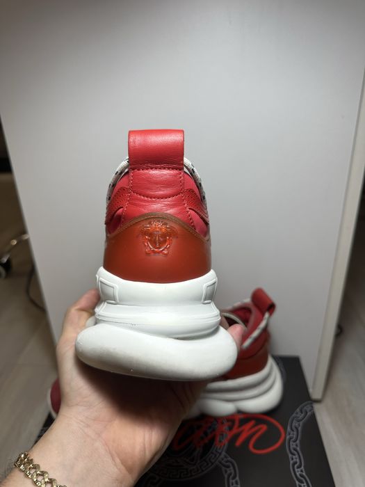 Versace chain reaction