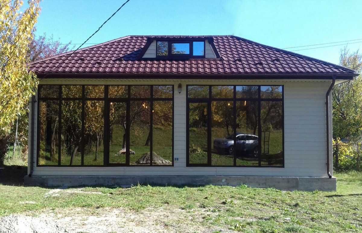 Casa din structura metalica invelita cu panou sandwich termoizolant