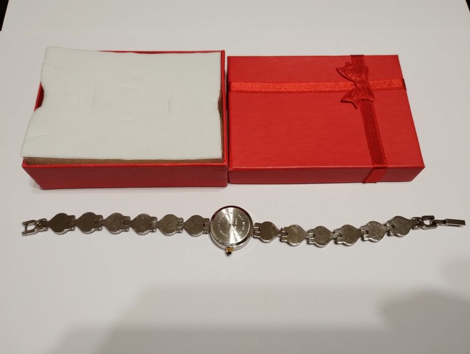 Дамски часовници q&q тип гривна