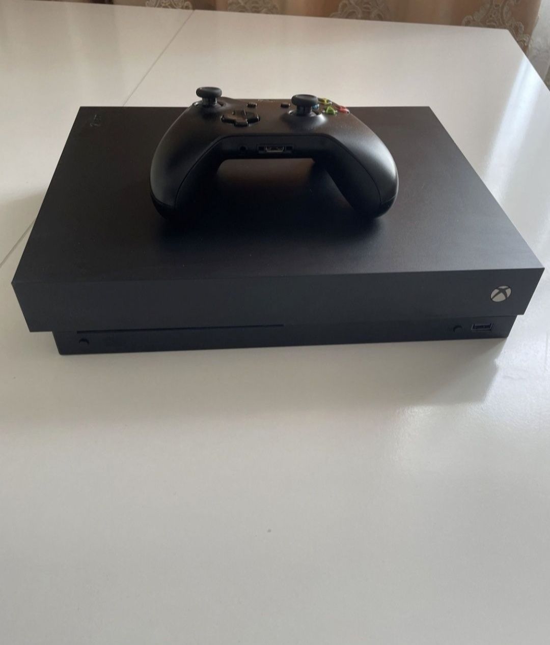 СРОЧНО!Xbox one x 1 Tb.